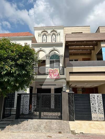 5 Marla Brand New House Available For Rent