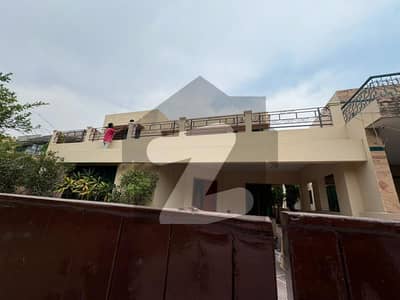 Hot Location 1 Kanal Slightly Used Modern Design House For Rent In DHA Phase 4 Lahore.