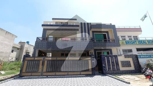 Centrally Located House Available In G-15/1 For sale