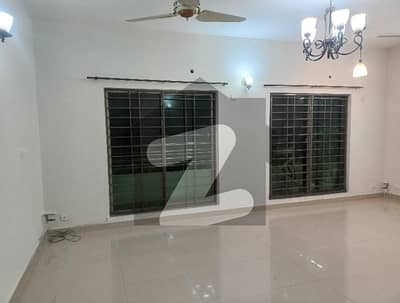 10 Marla 3 Bed 4th Floor Apartment Available For Rent