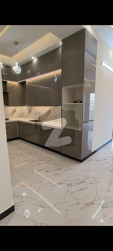 TAHAMI RESIDENCY 185 Sqyd Flat Available For Sale.