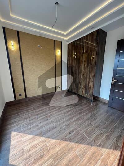 5 MARLA FULL INDEPENDENT HOUSE AVAILABLE FOR RENT IN NASHEMAN IQBAL PHASE 2 COLLEGE ROAD LAHORE