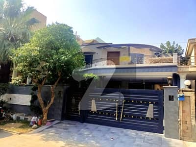 1 Kanal Double Unit Luxury House For Sale In Johar Town Near To Park - UMT Hot Location