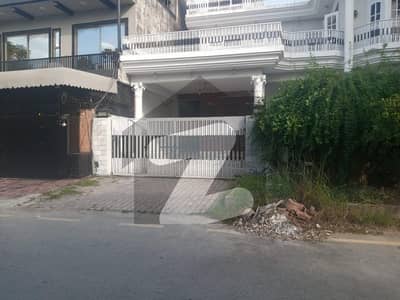 I-8 Near kachnar Park Ground poration For Rent.