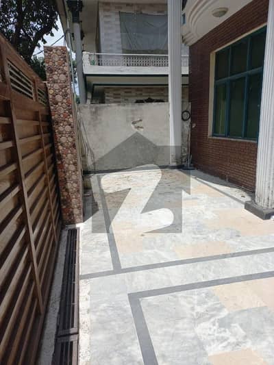 ground portion 1bed with drawing dining 2wash room without car parking