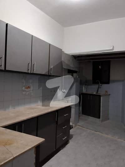 Gulshan-e-iqbal Block 1 near Continental bakery  240 Yards First Floor 3 Bed Drawing Lounge kitchen