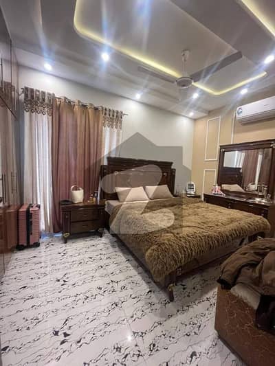 I SELL 5MARLA SLIGHTLY USED HOUSE IN BAHRIA ORCHARD LAHORE. A-Block NEAR GATE 1.