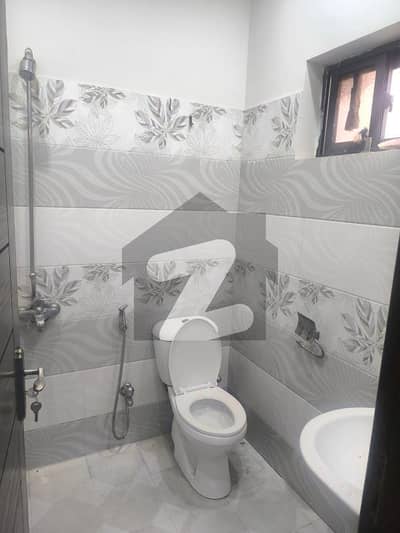 uper portion 3 Bed 3 Bath TV lounge DD servent room bath