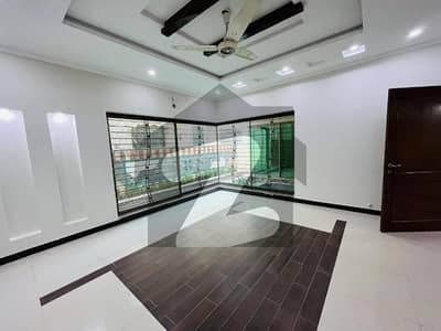 1 Kanal Lower Look Upper Portion In Dha Phase 5