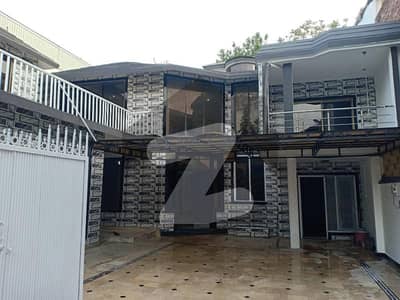 12 Marla House In Javaid Shahid Road Is Available For sale
