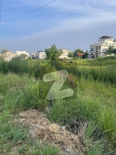 7 Marla plot for sale on main double road I-16/2