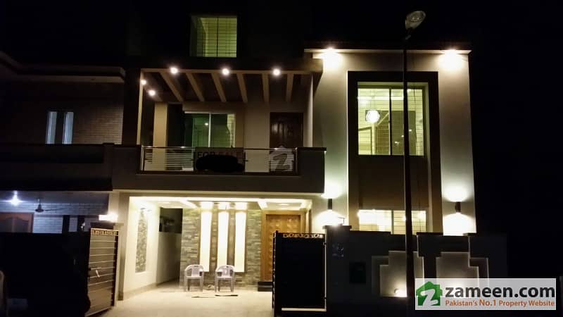 8 marla brand new beautiful VIP House for VIP People in Bahria Town Lahore 8 marla brand new beautiful VIP House for VIP People in Bahria Town Lahore