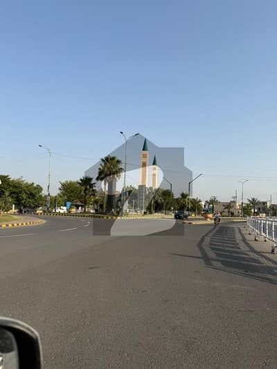Central Park J Black Tope Of The Line Plot  Near To Park Masjid And Market