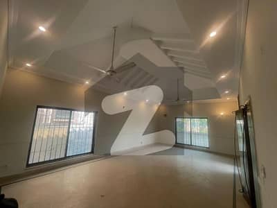 Commercial Floor Available For Rent MM Alam Road