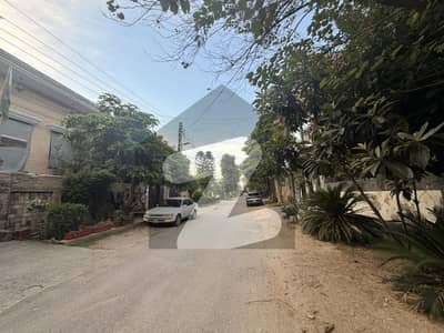 Chaklala Scheme 3 Old 600 Yard 7 Bedroom Villa For Sale