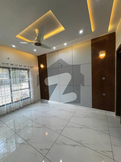 10 MARLA BRAND NEW ULTRA MODERN, LUXURY HOUSE FOR SALE