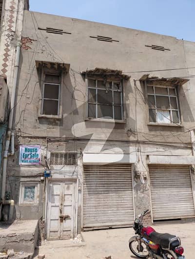 Sami Commercial 3.75marla Old house for sale 60ft road Dmd 290.