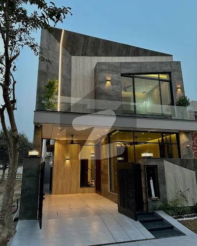 5 MARLA BRAND NEW MODERN DESIGN HOUSE FOR RENT NEAR TO PARK