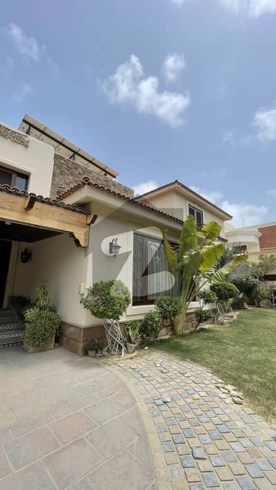 1000 Yards House For Sale With Pool