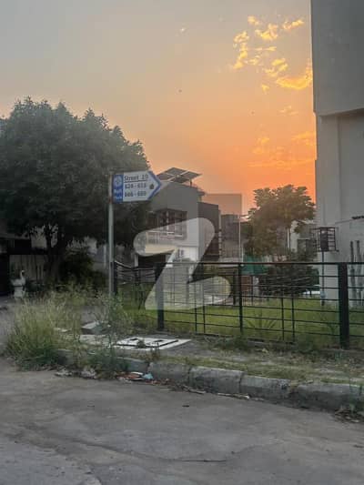 بحریہ ٹاؤن فیز 8 ۔ بلاک اے بحریہ ٹاؤن فیز 8,بحریہ ٹاؤن راولپنڈی,راولپنڈی میں 1 کنال رہائشی پلاٹ 1.7 کروڑ میں برائے فروخت۔
