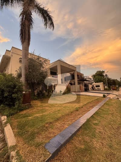 F10 666 Square Yard Beautiful House Available For Rent Double Unit House Beautiful Green Lawn Morden fitting and Fixtures Excellent Close End Street