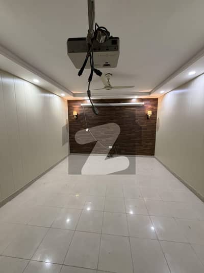 10 MARLA 4 BEDROOM HOUSE WITH BASEMENT FOR SALE