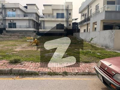 بحریہ ٹاؤن فیز 8 بحریہ ٹاؤن راولپنڈی,راولپنڈی میں 10 مرلہ رہائشی پلاٹ 2.5 کروڑ میں برائے فروخت۔