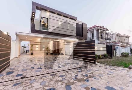 At Good Location 1 Kanal House in DHA Phase 3 FOR RENT