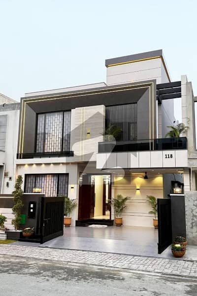 10 Marla House Available For Rent In Bahria Town | Modern Designe | Hot location