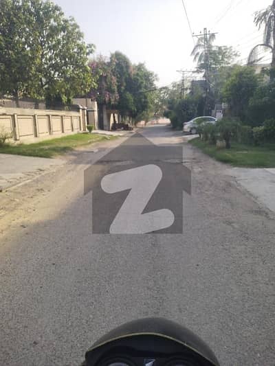 2 Kanal Corner House for Sale 60 ft road Gulberg
