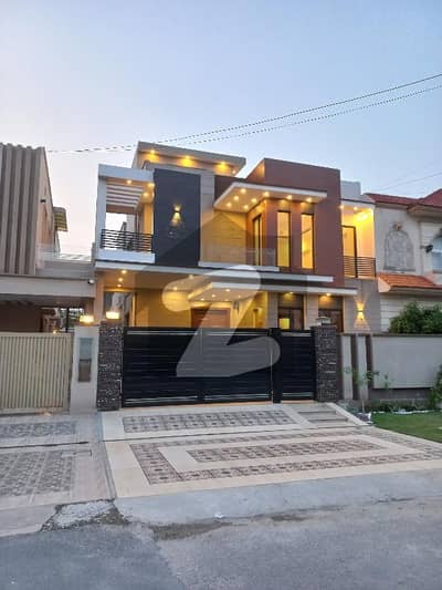 لیک سٹی میڈوز لاہور میں 4 کمروں کا 10 مرلہ مکان 4.35 کروڑ میں برائے فروخت۔ لیک سٹی میڈوز لاہور میں 4 کمروں کا 10 مرلہ مکان 4.35 کروڑ میں برائے فروخت۔