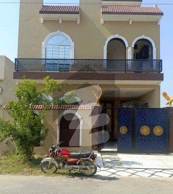 پارک ویو سٹی لاہور میں 4 کمروں کا 5 مرلہ مکان 1.65 کروڑ میں برائے فروخت۔ پارک ویو سٹی لاہور میں 4 کمروں کا 5 مرلہ مکان 1.65 کروڑ میں برائے فروخت۔