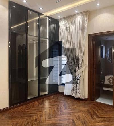 10 Marla Modern House For Sale In Janiper Block Bahria Twon Lahore.