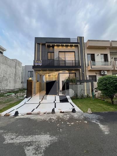 5 Marla BRAND NEW MODERN DESIGN HOUSE FOR SALE , Near Park 5 Marla BRAND NEW MODERN DESIGN HOUSE FOR SALE , Near Park