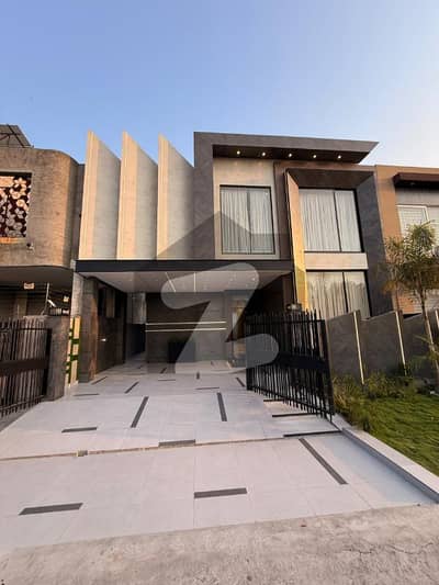 10 MARLA ELEGANT AND FULLY MAINTAINED SUPER HOT LOCATED FACING PARK BUNGALOW IS AVAILABLE IN BANKERS AVENUE BLOCK H, LAHORE. 10 MARLA ELEGANT AND FULLY MAINTAINED SUPER HOT LOCATED FACING PARK BUNGALOW IS AVAILABLE IN BANKERS AVENUE BLOCK H, LAHORE.