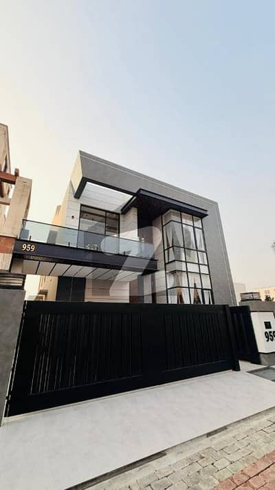 10 Marla House Available For Rent In Janiper Block Sector C Bahria Town Lahore