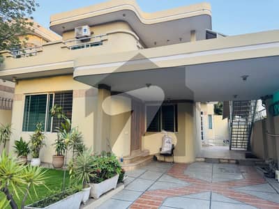 Luxury 1,000 Sq. Yards Triple-Storey House | Triple Unit Configuration | Inverters Installed | 7 Bedrooms | F-7 Islamabad