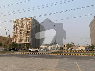 پائن ایونیو لاہور میں 10 مرلہ Studio عمارت 70.0 کروڑ میں برائے فروخت۔