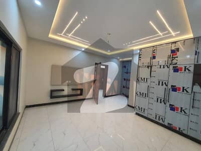 LUXURY BUNGALOW FOR SALE / IDEAL LOCATION 3 STORY HOUSE FOR SALE / LAHORE PROPERTY FOR SALE