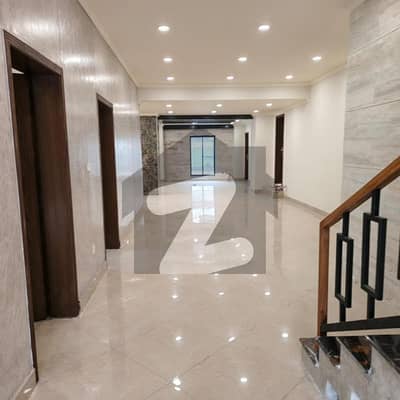 گلبرگ 3 گلبرگ,لاہور میں 2 کنال Studio دفتر 18.0 لاکھ میں کرایہ پر دستیاب ہے۔