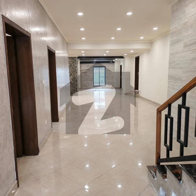 Commercial Floor Available For Rent MM Alam Road Commercial Floor Available For Rent MM Alam Road