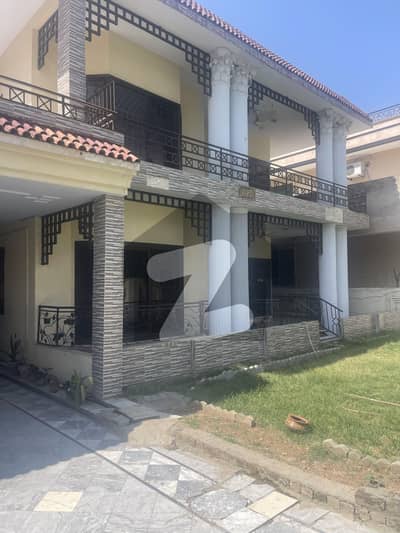 F-11 666 yards 9 bed room triple unit house
