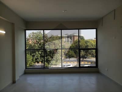 جی ۔ 8 مرکز جی ۔ 8,اسلام آباد میں 6 مرلہ Studio دفتر 3.0 لاکھ میں کرایہ پر دستیاب ہے۔