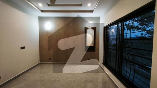 Upper Portion Of 1 Kanal House Available For Rent In Lda Avenue