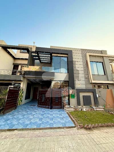 لو کاسٹ ۔ بلاک سی لو کاسٹ سیکٹر,بحریہ آرچرڈ فیز 2,بحریہ آرچرڈ,لاہور میں 3 کمروں کا 5 مرلہ مکان 2.1 کروڑ میں برائے فروخت۔