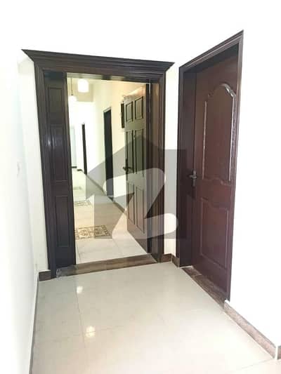 10 Marla 3 Bedroom Apartment Available For Rent