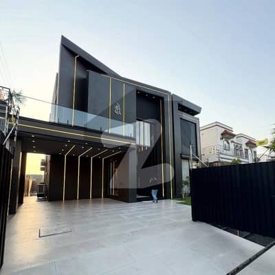 1 Kanal Luxury House Available for Rent