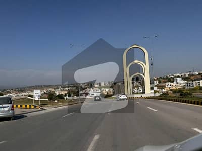 ڈی ایچ اے فیز 5 - سیکٹر ڈی ڈی ایچ اے ڈیفینس فیز 5,ڈی ایچ اے ڈیفینس,اسلام آباد میں 1 کنال رہائشی پلاٹ 3.5 کروڑ میں برائے فروخت۔