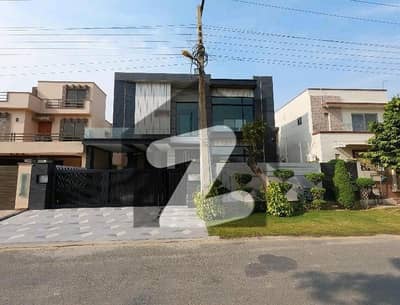 ای ایم ای سوسائٹی ۔ بلاک ڈی ای ایم ای سوسائٹی,لاہور میں 5 کمروں کا 1 کنال مکان 13.25 کروڑ میں برائے فروخت۔ ای ایم ای سوسائٹی ۔ بلاک ڈی ای ایم ای سوسائٹی,لاہور میں 5 کمروں کا 1 کنال مکان 13.25 کروڑ میں برائے فروخت۔