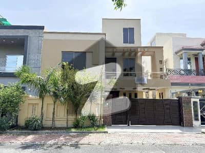 بحریہ ٹاؤن جاسمین بلاک بحریہ ٹاؤن سیکٹر سی,بحریہ ٹاؤن,لاہور میں 5 کمروں کا 10 مرلہ مکان 4.0 کروڑ میں برائے فروخت۔ بحریہ ٹاؤن جاسمین بلاک بحریہ ٹاؤن سیکٹر سی,بحریہ ٹاؤن,لاہور میں 5 کمروں کا 10 مرلہ مکان 4.0 کروڑ میں برائے فروخت۔